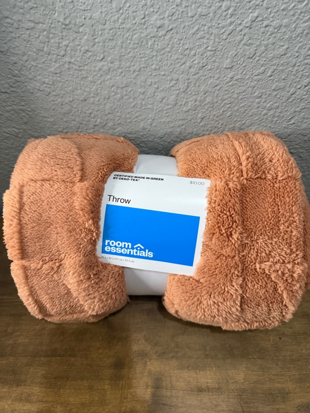 Room Essentials Cozy Plush Throw - Peachy Coral 50”x60” NEW